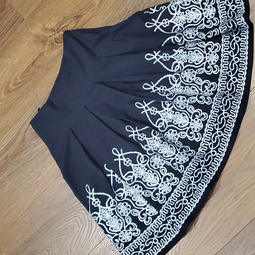 VEEKO skirt.    #3752